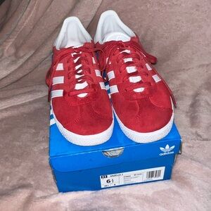 Adidas Gazelle Youth red with white stripes